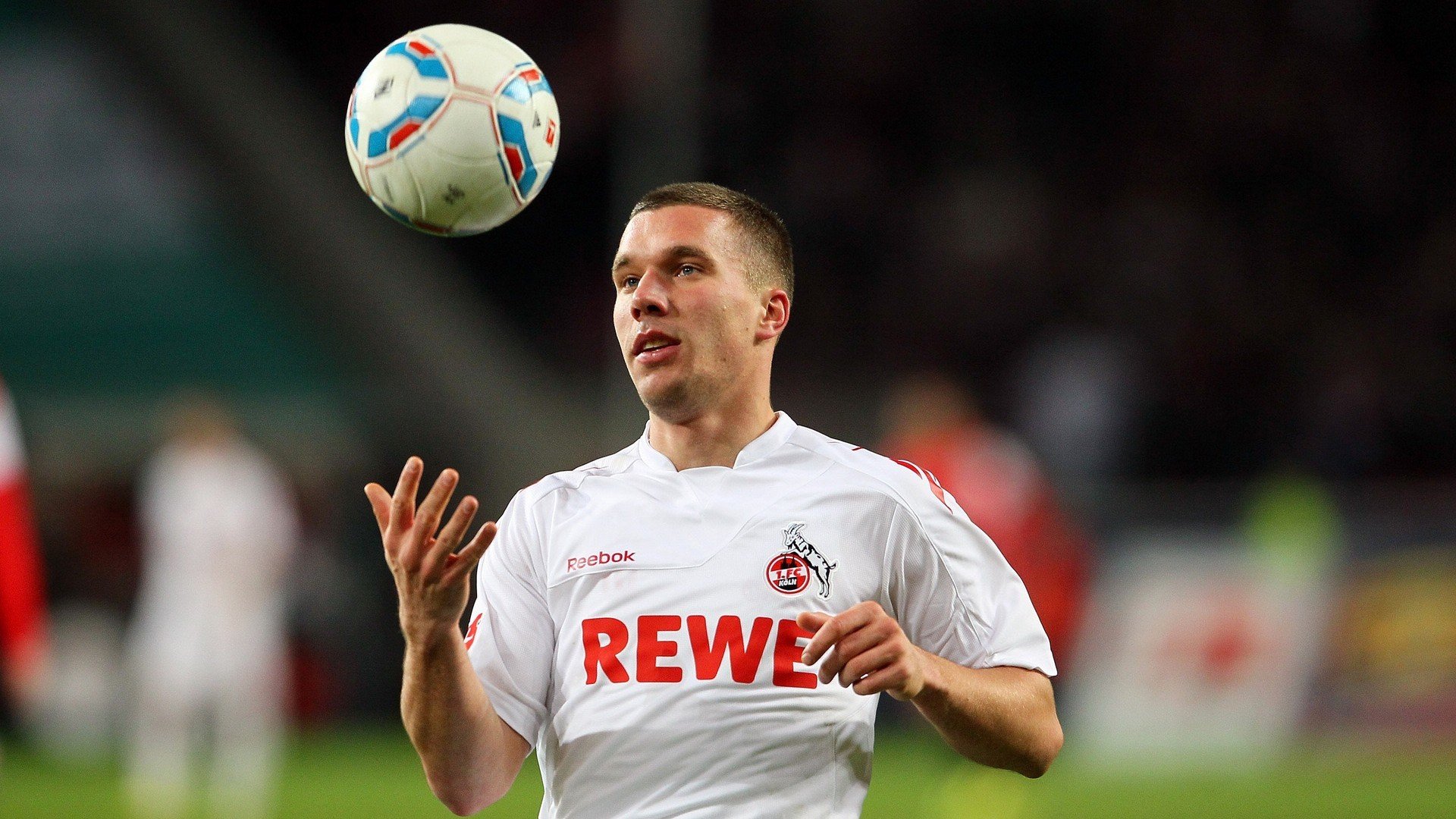 开云体育下载-武切维奇，当舞台灯光亮起，上海队的铁拳已击碎太阳  第2张