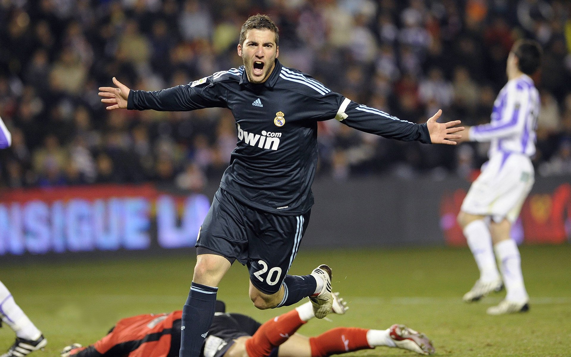 开云体育下载-凯塞多一箭穿心，当奥地利精密齿轮碾过沙特沙漠风暴